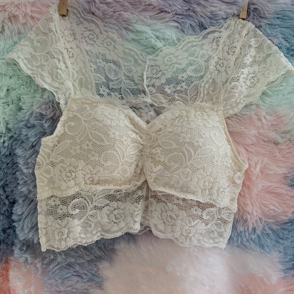 Sweet white lace bralette - Picture 3 of 4